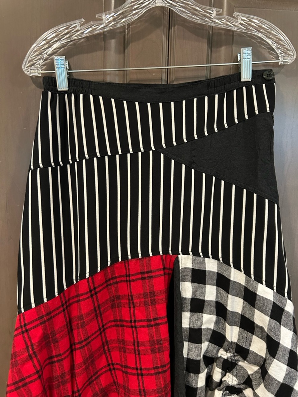 Mixed-Pattern Black, Red & White Patchwork Midi Skirt - Picture 5 of 7